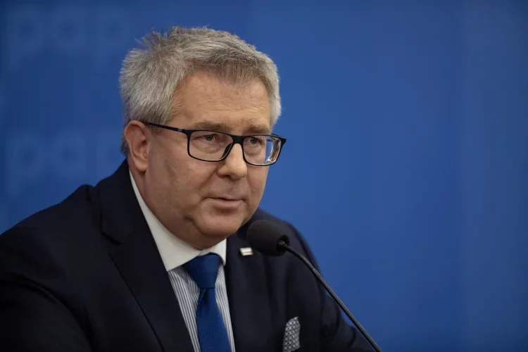 Na liście osób, które straciły pracę, według informacji RMF FM, jest m.in. żona Ryszarda Czarneckiego.