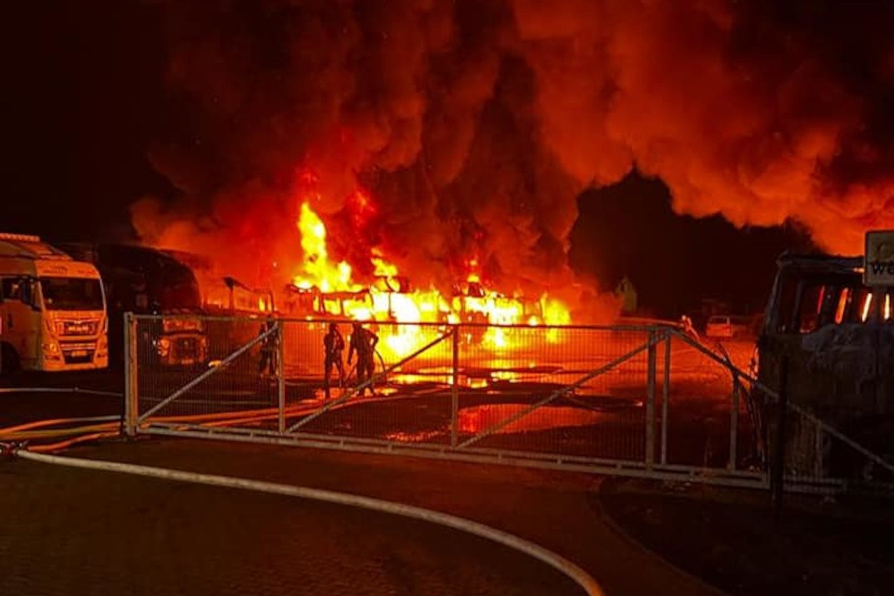 W Osiecznicy znów spłonęło kilkanaście tirów. "To nie może być przypadek".