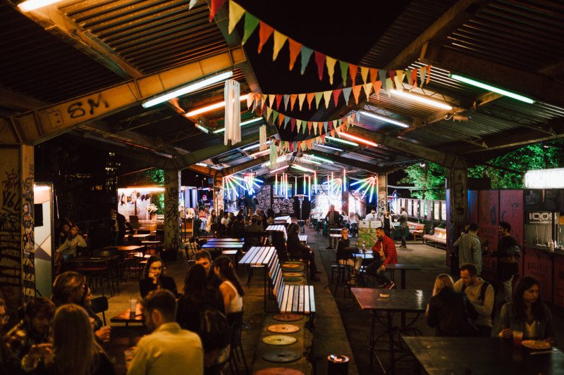 Nocny Market, czyli streetfoodowy targ w Warszawie rozpoczyna 21 maja swój szósty sezon.