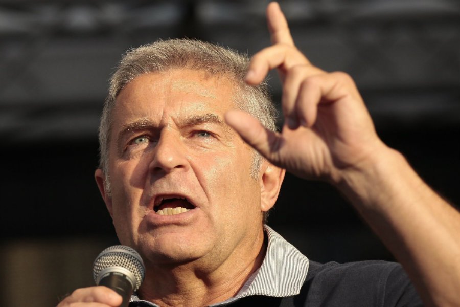 Władysław Frasyniuk w bardzo mocnych słowach skomentował zakaz spaceru dla niepełnosprawnych.