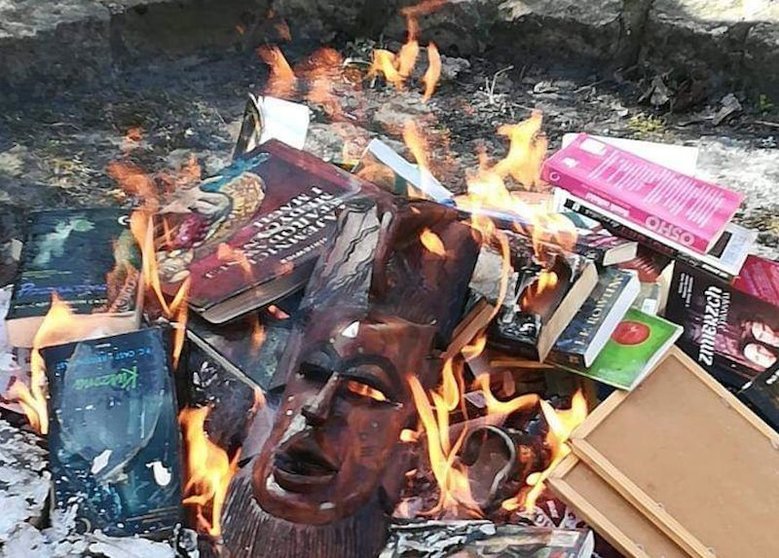 W sprawie palenia książek o Harrym Potterze poszło zawiadomienie do prokuratury. Księżom biorącym w tym udział grozi do 5 lat więzienia.