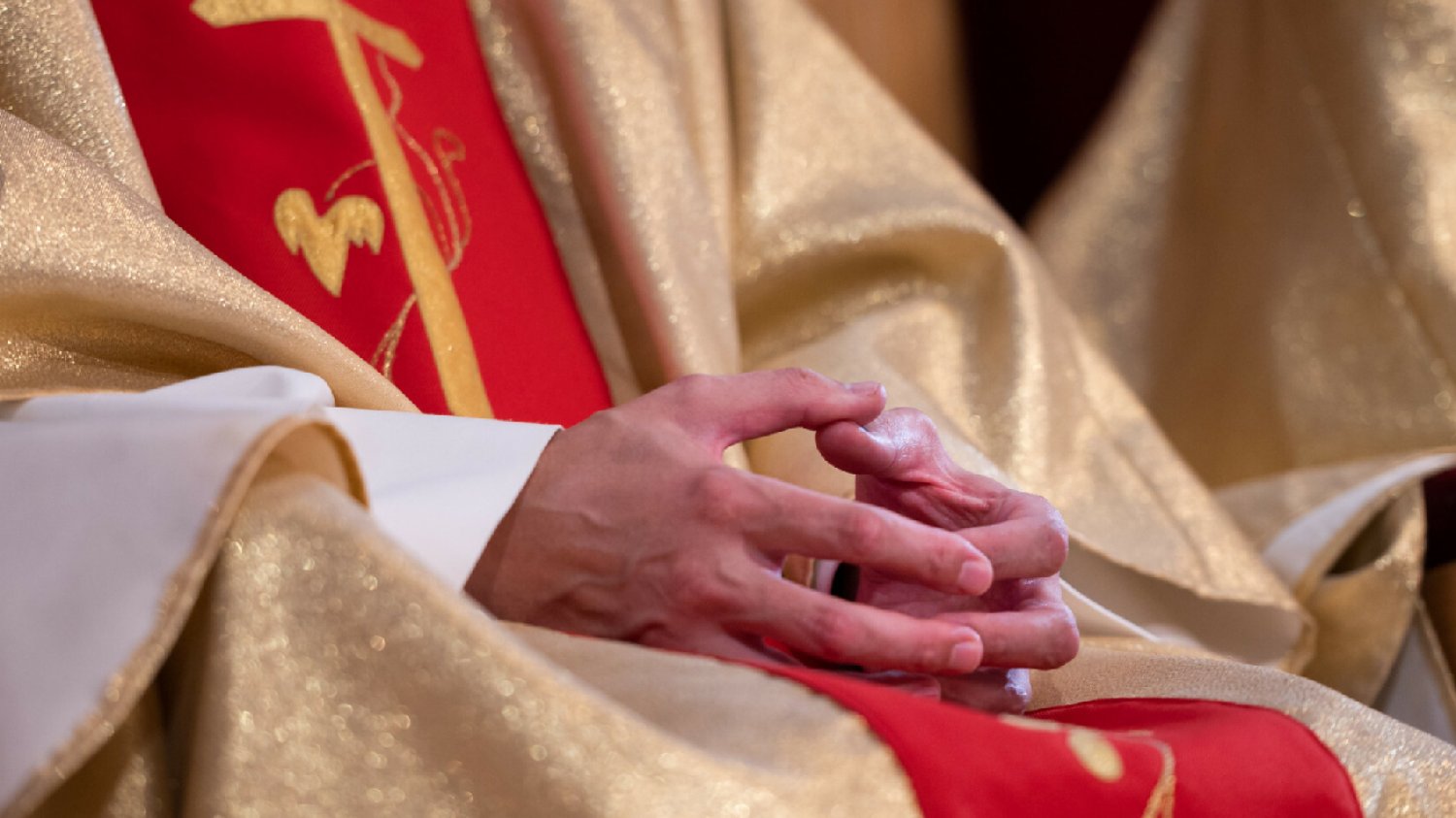 Brześć Kujawski. Pijany ksiądz dachował na poboczu. Teraz poniesie karę