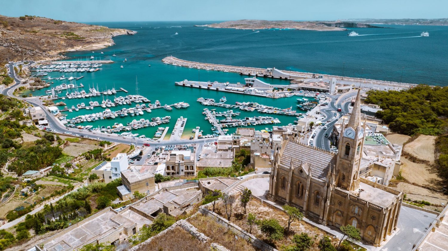 Widok na Gozo Gozo wiosną