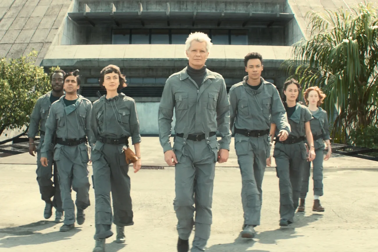 Babou Ceesay, Adarsh Gourav, Sydney Chandler, Timothy Olyphant, Erana James i Lily Newmark w serialu "Obcy: Ziemia"