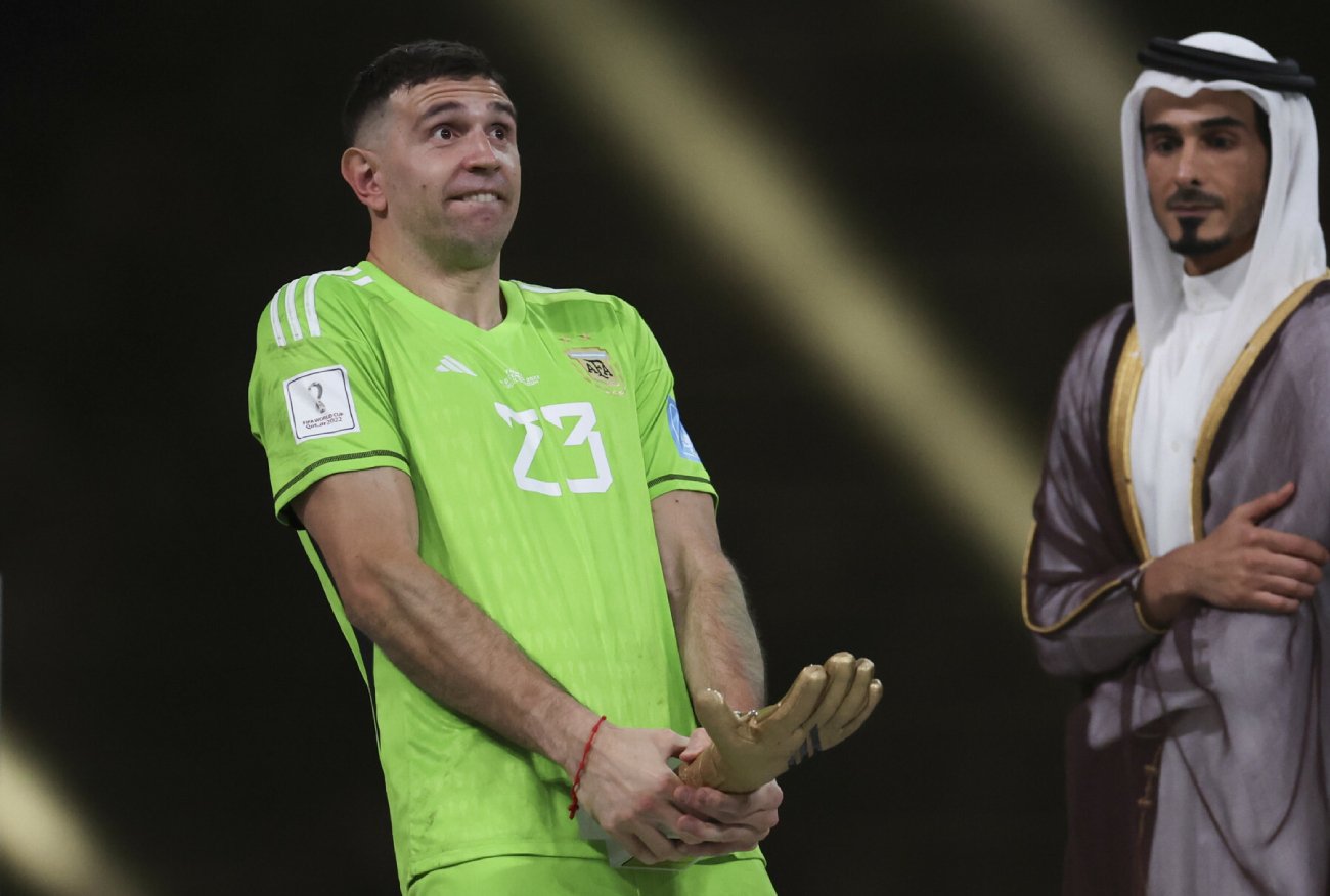 Martinez o geście ze Złotą Rękawicą. Mówi, czemu przyłożył ją do krocza.