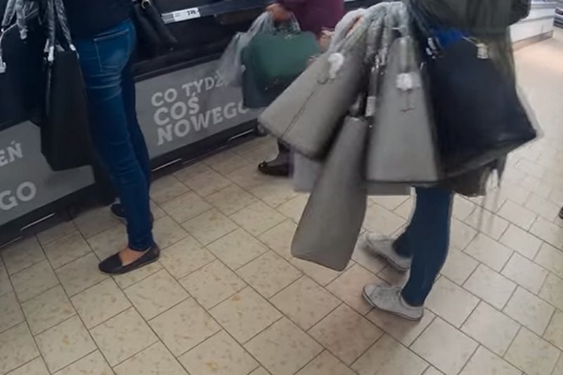 Wojna o i na torebki w gdańskim Lidlu. Promocja w marketach wyzwalają emocje.