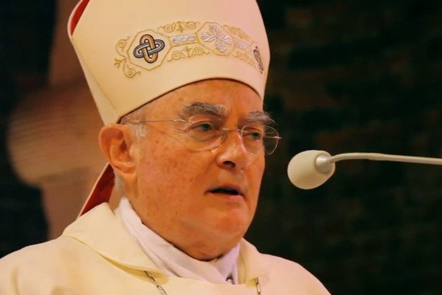 "Tygodnik Powszechny" przypomniał na Facebooku, że abp Henryk Hoser nie chciał z nim rozmawiać