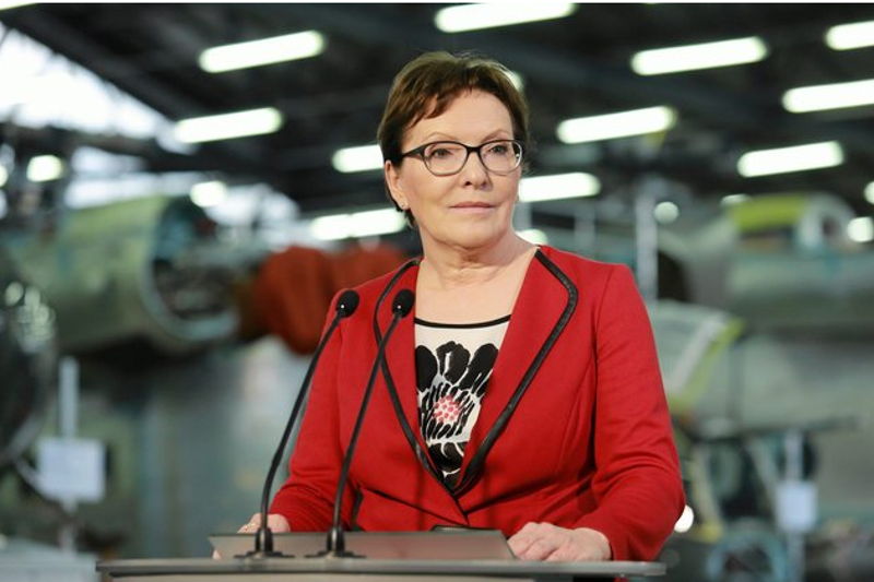 Premier Ewa Kopacz i Beata Szydło toczą już otwartą wojnę?