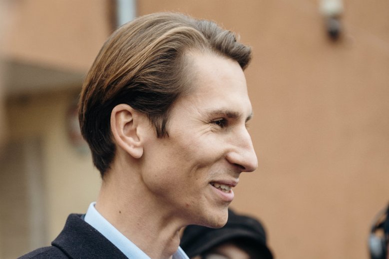 Dobry zawód i wykształcenie to nie powód, żeby nie brać pieniędzy dla bezrobotnych.