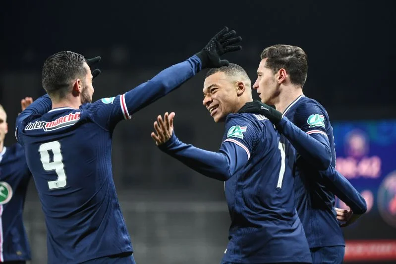Paris Saint-Germain szykuje się na ciężki bój z FC Barcelona