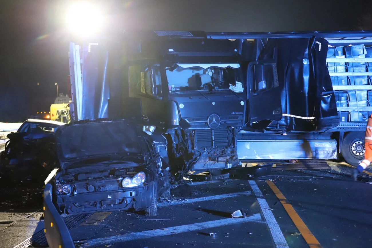 Niemcy. Polski kierowca ciężarówki sprawcą gigantycznego wypadku. Wielu rannych. Polski kierowca ciężarówki spowodował serię wypadków na niemieckiej autostradzie A1.