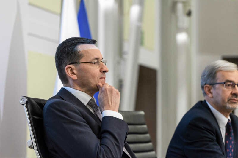 Mateusz Morawiecki obiecuje skok gospodarczy, ale na razie powinien spróbować zatrzymać spadki.