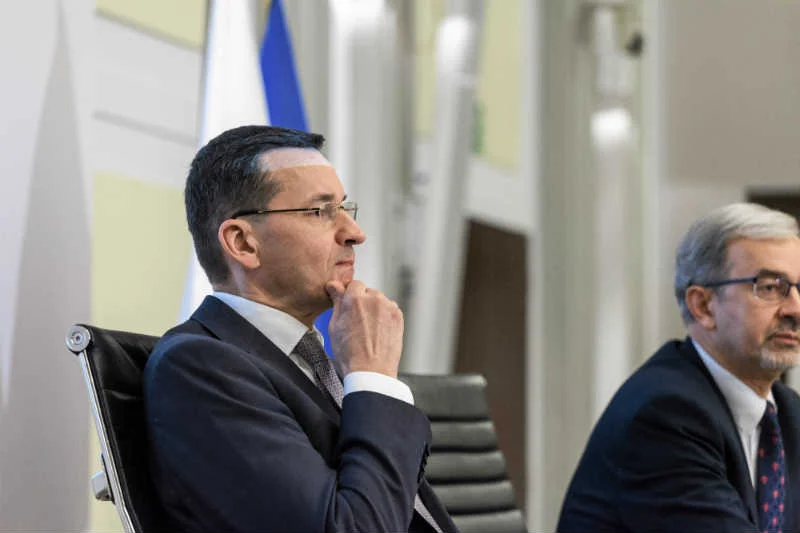 Mateusz Morawiecki obiecuje skok gospodarczy, ale na razie powinien spróbować zatrzymać spadki.