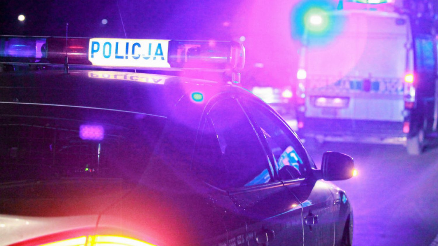 Dwóch policjantów zostało rannych po pościgu za kobietą w Łodzi.