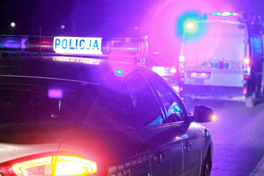 Dwóch policjantów zostało rannych po pościgu za kobietą w Łodzi.