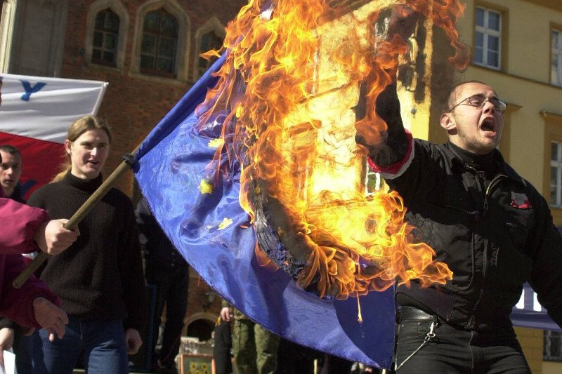 Protest przeciwko wstąpieniu Polski do Unii Europejskiej we Wrocławiu (2003).