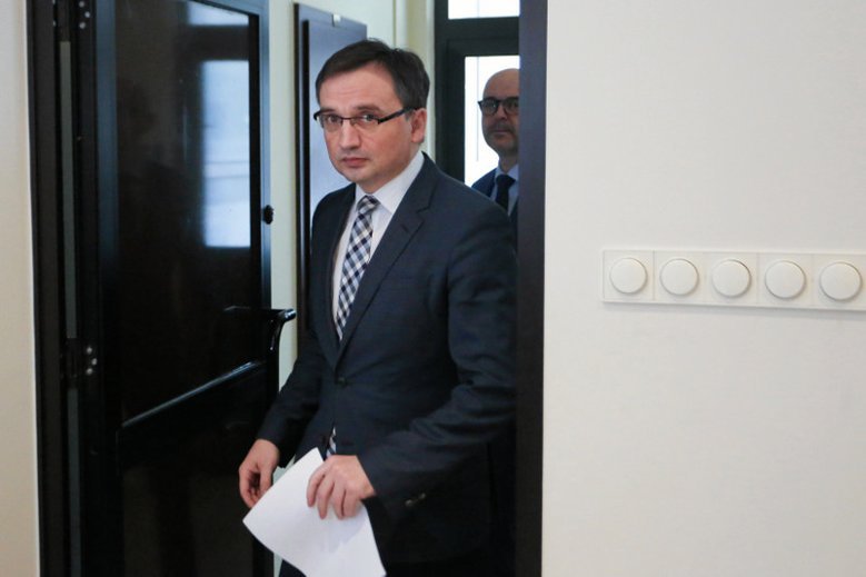 Zbigniew Ziobro domaga się odwieszenia kary 6 miesięcy więzienia dla Miłosza P. Trener osobisty i instruktor sztuk walki jest podejrzany o pobicie swojej partnerki.