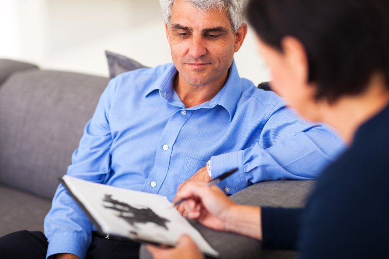 Ambiwertyk łączy najlepsze cechy intro- i ekstrawertyków.