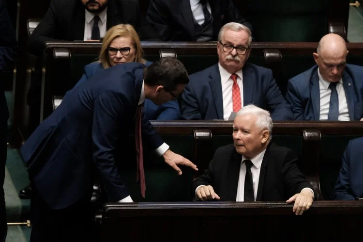 Sejm zajmie się paczką projektów ustaw covidowych.