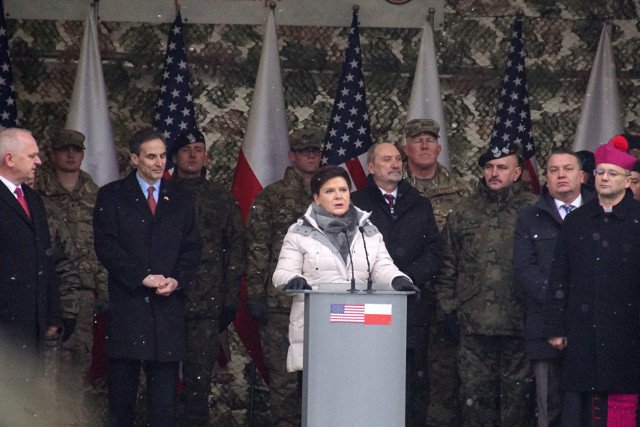 Beata Szydło pomyliła się, zwracając się do amerykańskich żołnierzy po angielsku.