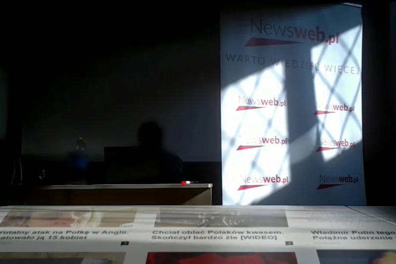 Superwizjer pokazał, jak farmy trolli zarabiają na fake newsach.