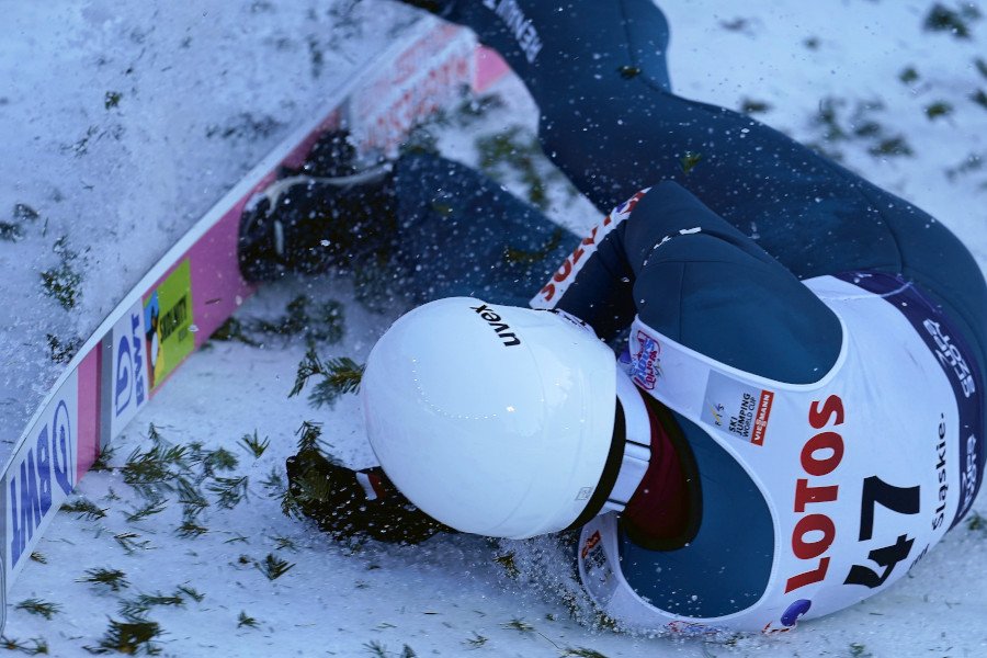 Piotr Żyła niefortunnie upadł podczas konkursu w Wiśle