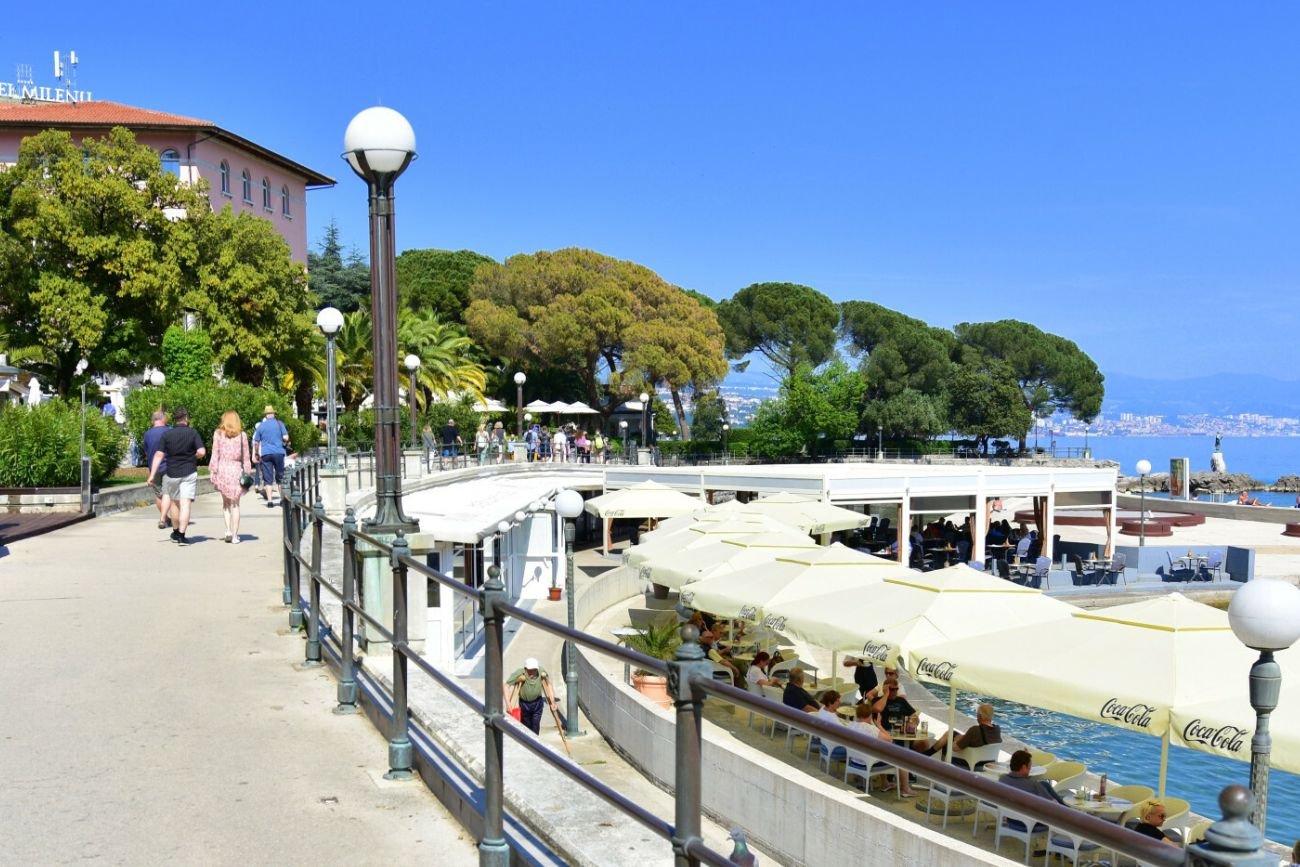 Dni wolne od pracy 2025. Podpowiadamy, jak zaplanować urlop Dni wolne od pracy w 2025 roku warto wykorzystać na podróże