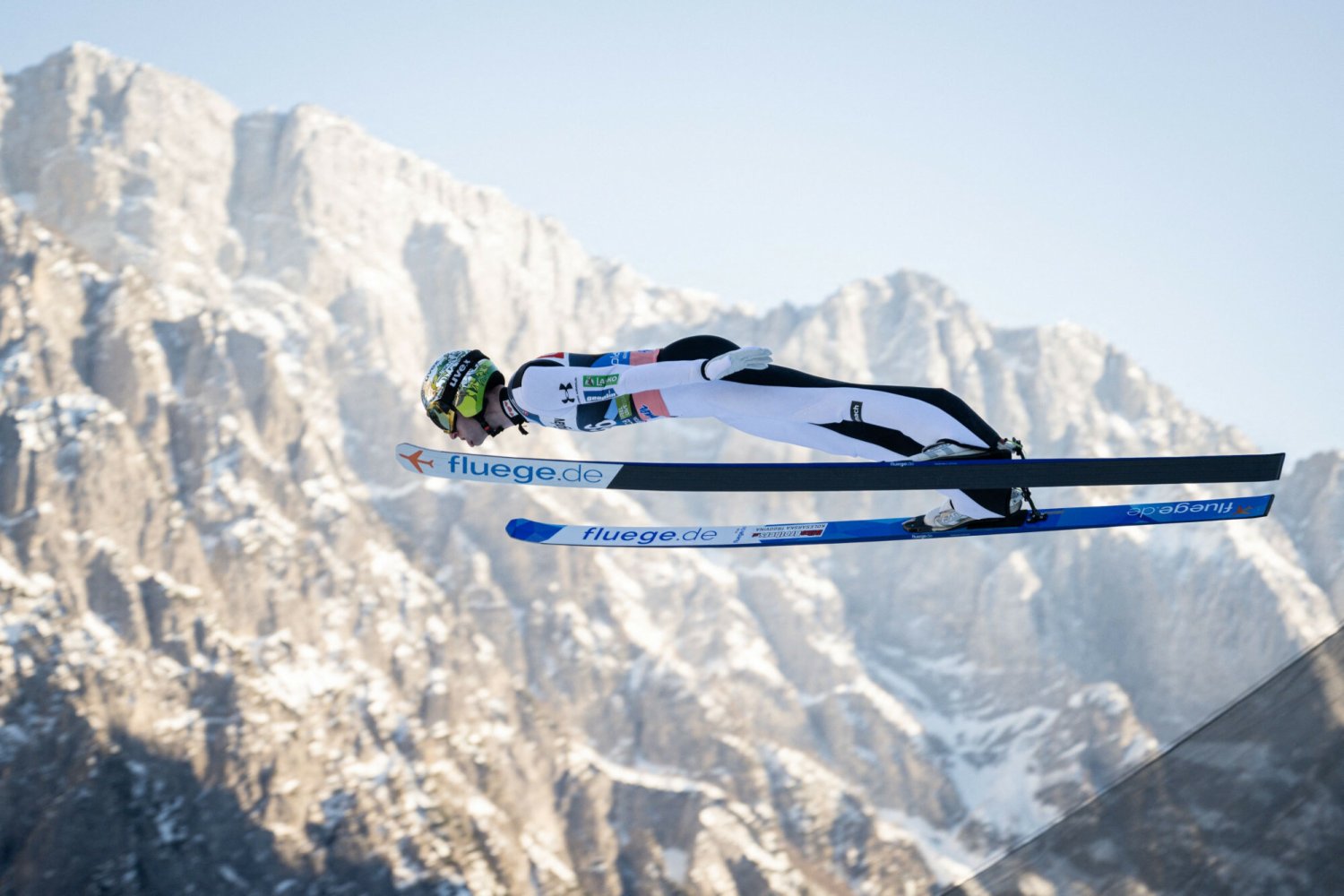 Żiga Jelar wygrał pierwszy w karierze konkurs Pucharu Świata, w piątek był najlepszy w Planicy