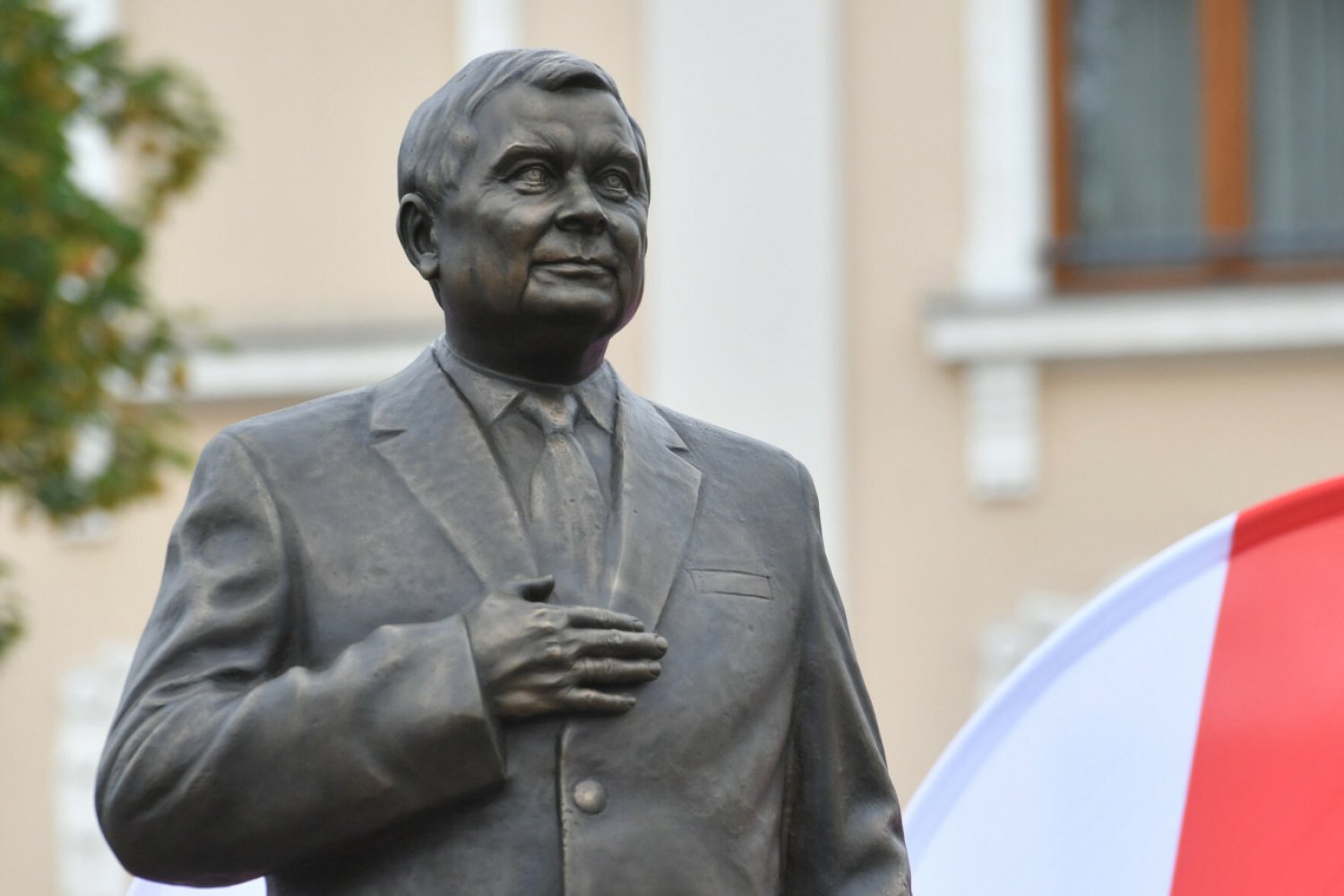 Na zdjęciu - pomnik Lecha Kaczyńskiego w Tarnowie