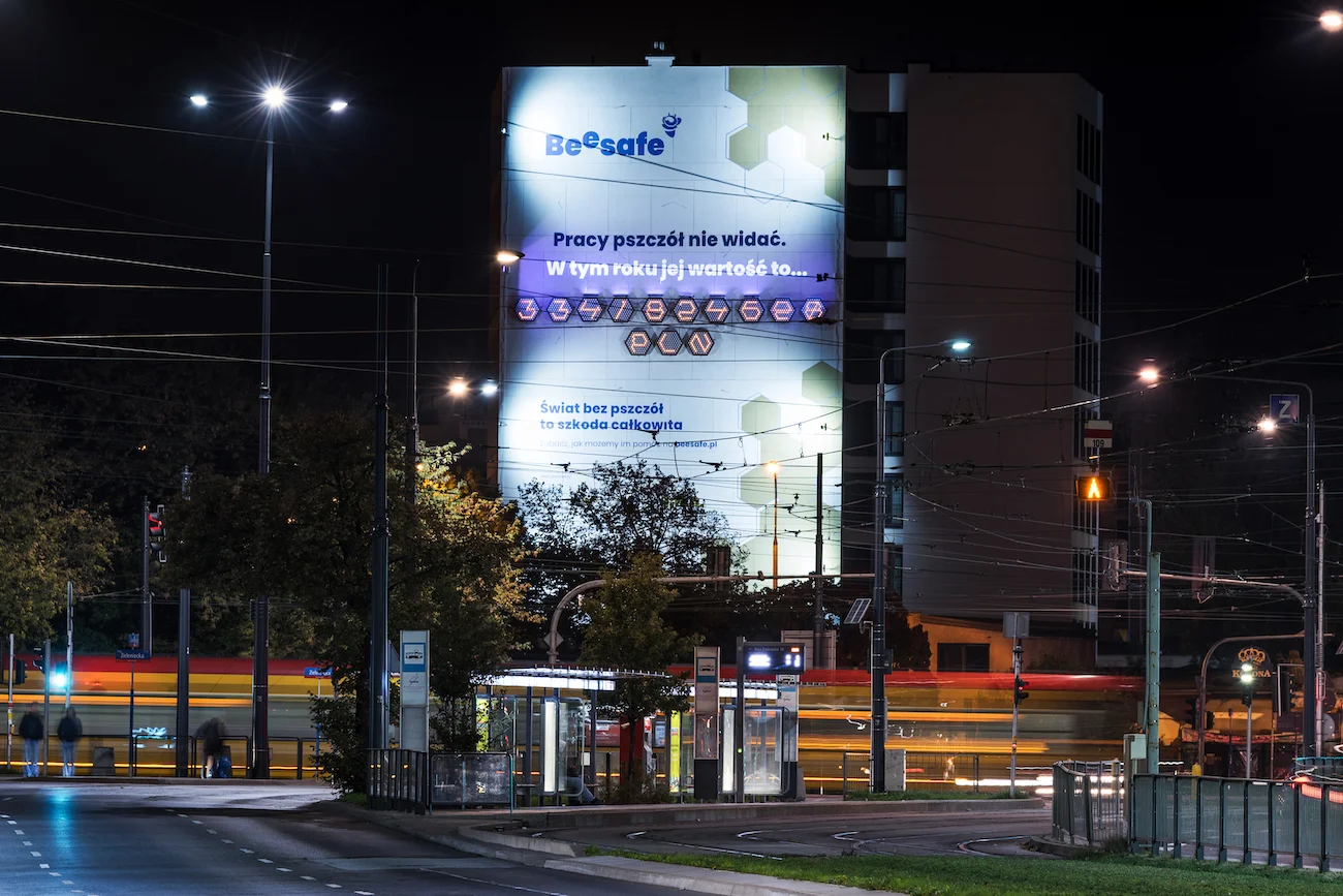 Mural nocą