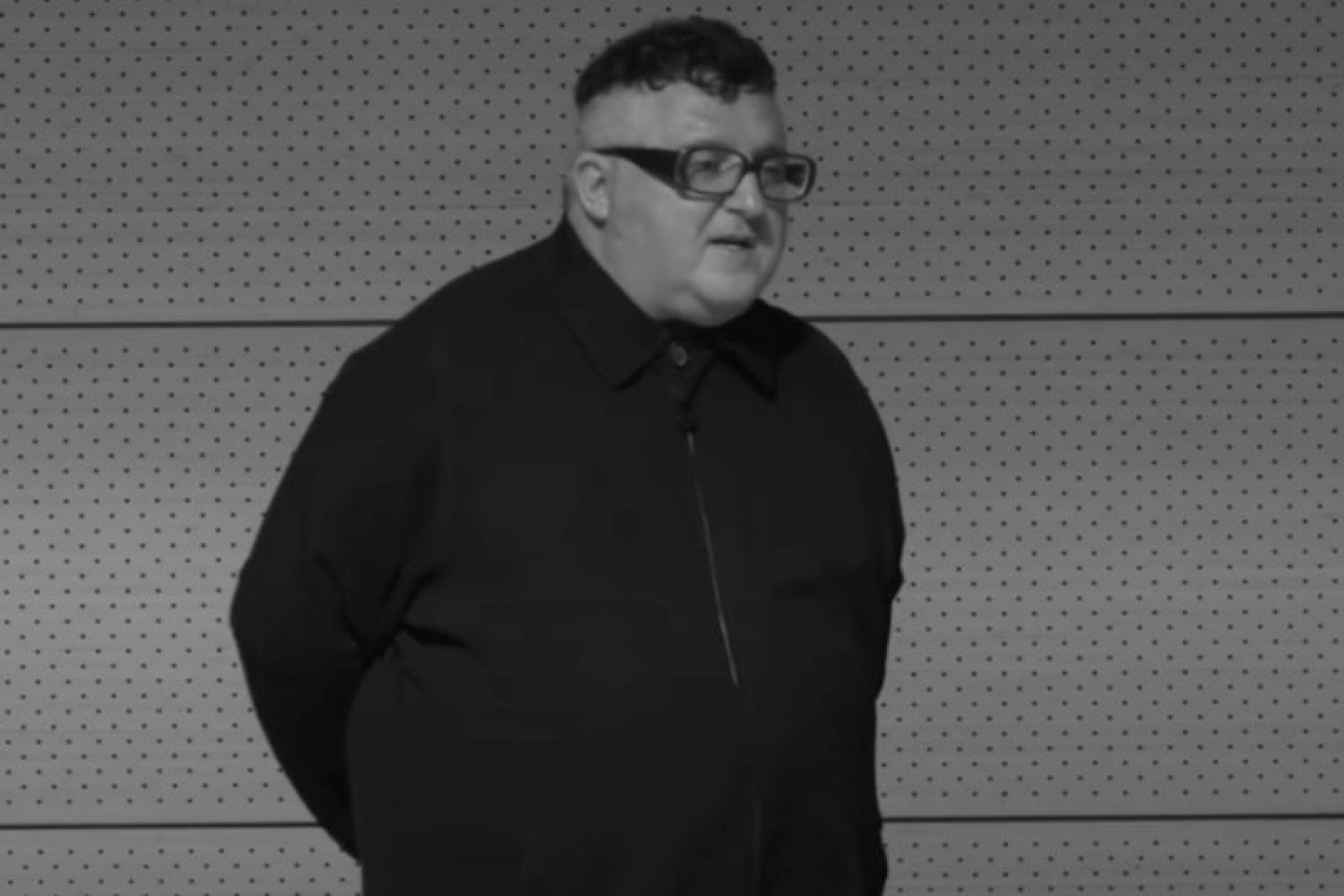 Alber Elbaz nie żyje.