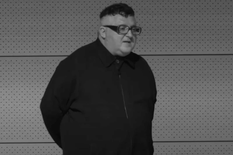 Alber Elbaz nie żyje.