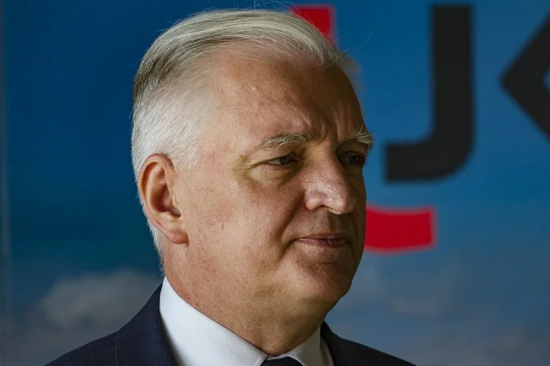 Jarosław Gowin znów się "nie zgadza, ale głosuje za".