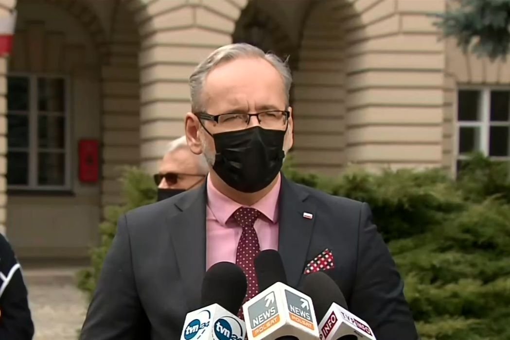 Adam Niedzielski na piątkowej konferencji prasowej przyznał, że sytuacja w związku z ciągłym wzrostem liczby zakażeń wirusem COVID-19 "jest krytyczna".
