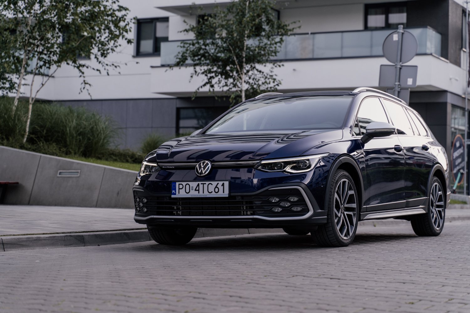 Volkswagen Golf Variant Alltrack to praktyczne i drogie auto.