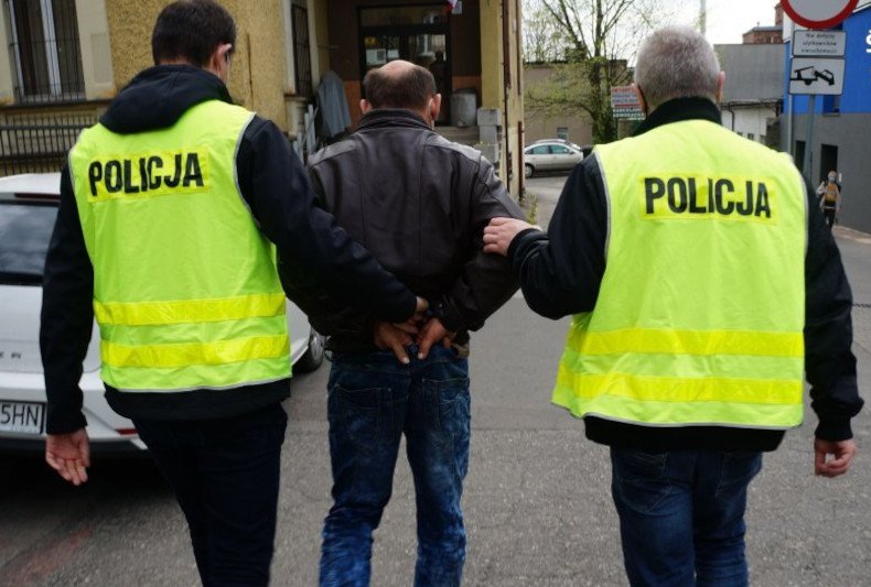 Siemianowice Śląskie: 48-latek zabił swoją matkę i zadzwonił po księdza.