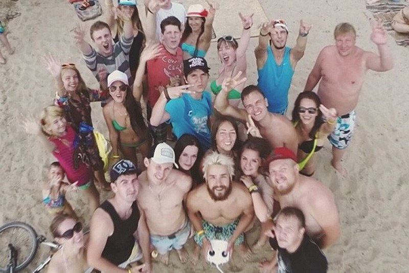 Moda na zdjęcia typu dronie sprawia, że selfie dochodzi do lamusa.