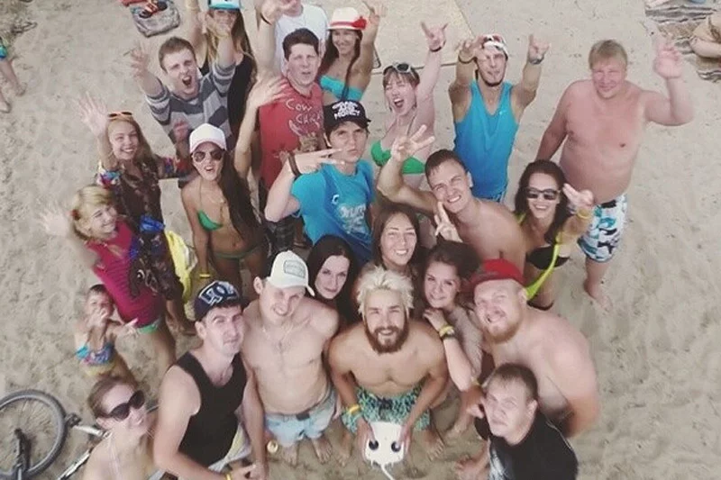 Moda na zdjęcia typu dronie sprawia, że selfie dochodzi do lamusa.