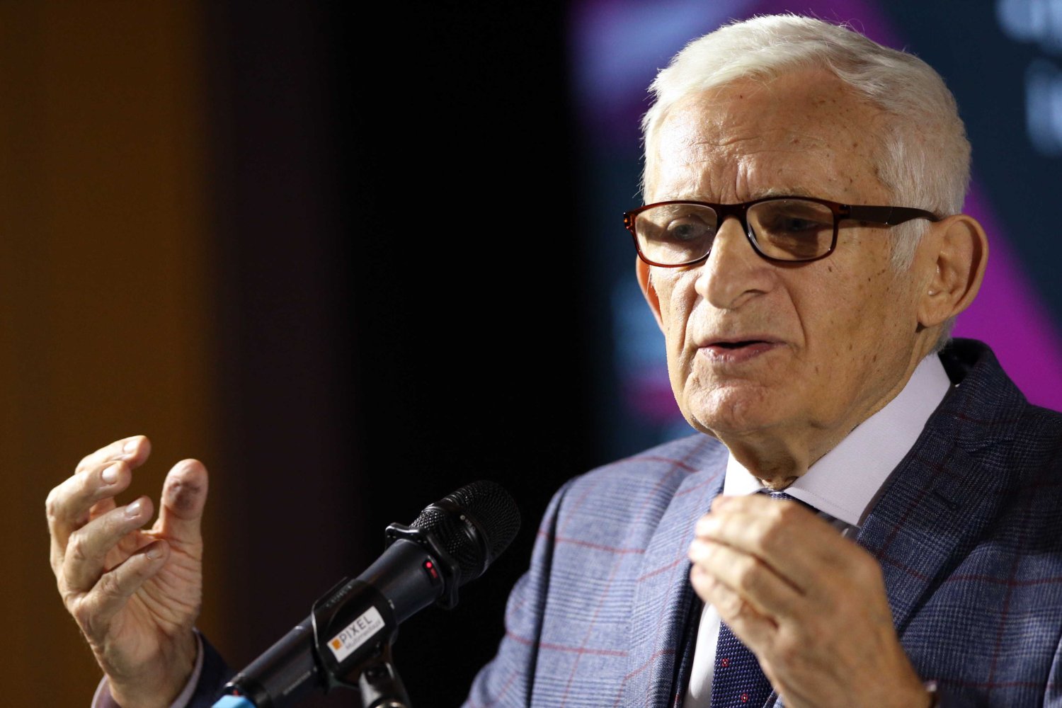 Jerzy Buzek w mocnych słowach skomentował zapowiedzi zawetowania unijnego budżetu przez Polskę.