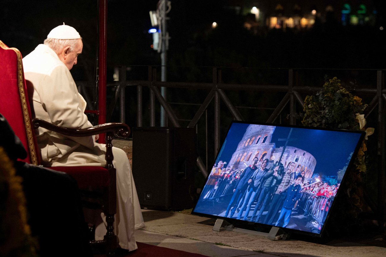 Droga Krzyżowa w Rzymie. Czemu papieża Franciszka nie było w Koloseum?