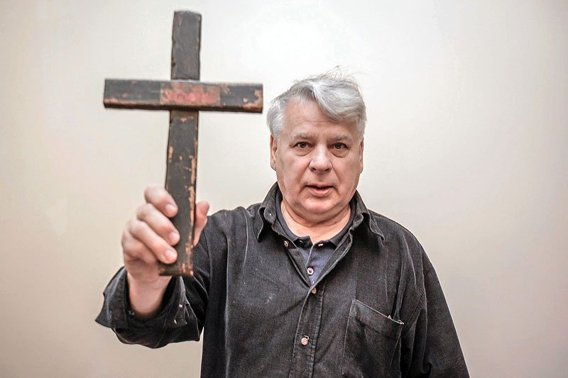 Marszałek Senatu Bogdan Borusewicz podczas niedawnego przekazania pamiątek z okresu opozycji w PRL do Europejskiego Centrum Solidarności w Gdańsku.