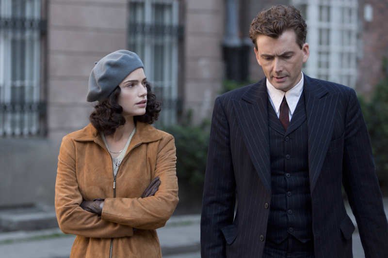 Kadr z serialu "Szpiedzy w Warszawie"