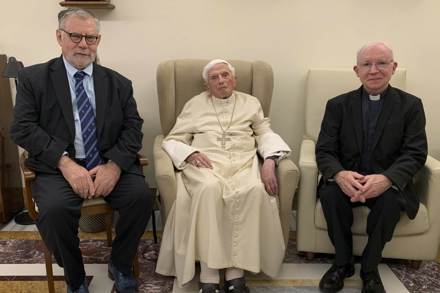 Watykan przekazał najnowsze informacje w związku ze stanem zdrowia Benedykta XVI.