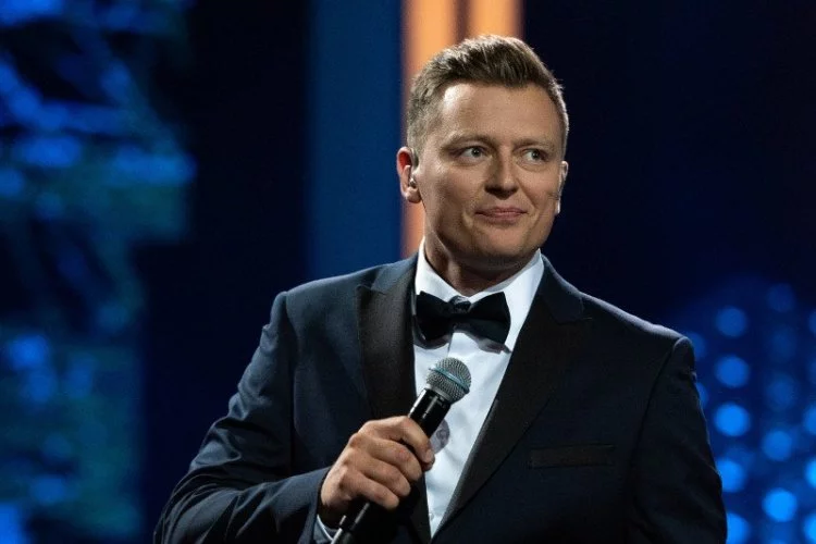 Rafał Brzozowski nie traci nadziei, uważa że jego piosenka ma szansę podbić Europę.