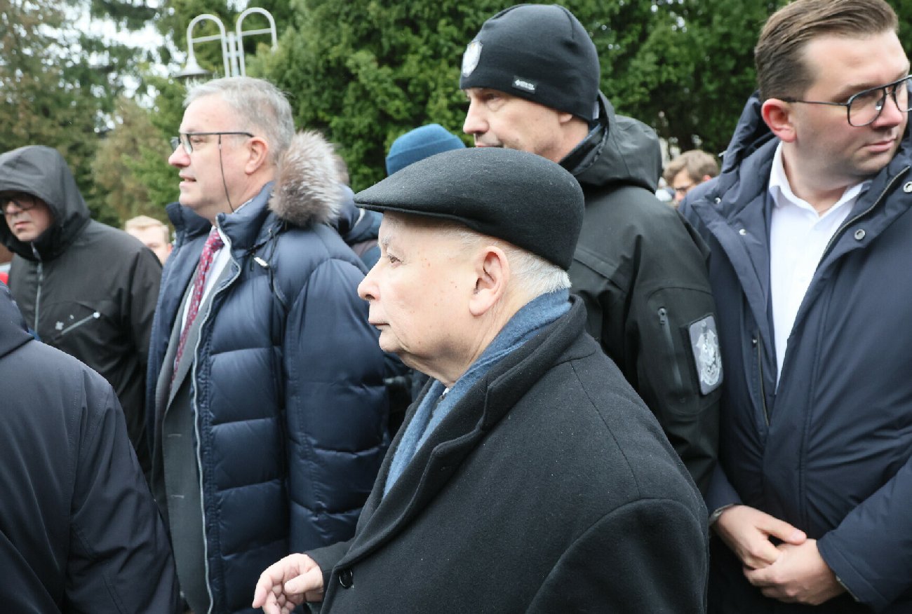 Sejm. Jarosław Kaczyński broni Wąsika i Kamińskiego. "Banda złodziei".