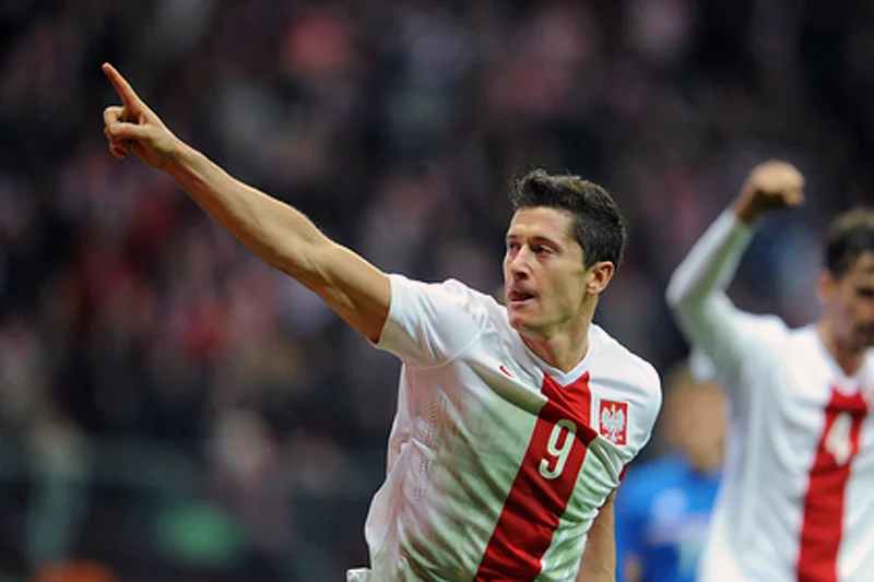 Robert Lewandowski ucina plotki o przenosinach do Realu Madryt.
