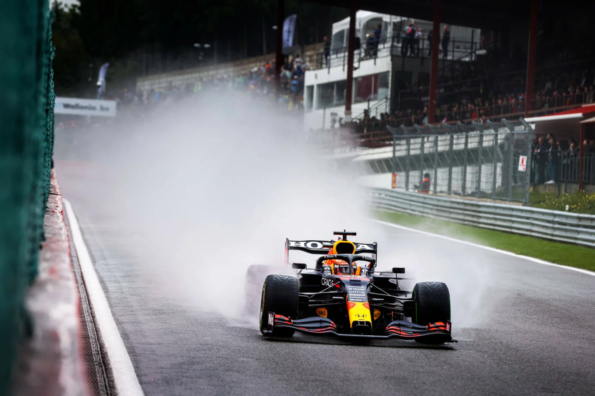 Max Verstappen wygrał zmagania w Belgii, walka o tytuł znów nabiera rumieńców
