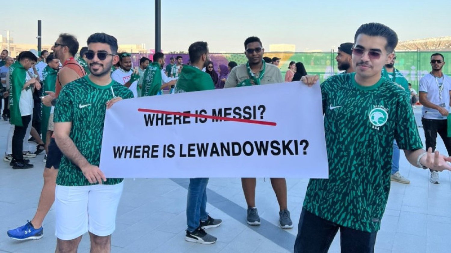 Kibice go zaczepiali. Robert Lewandowski odpowiedział w najlepszy sposób