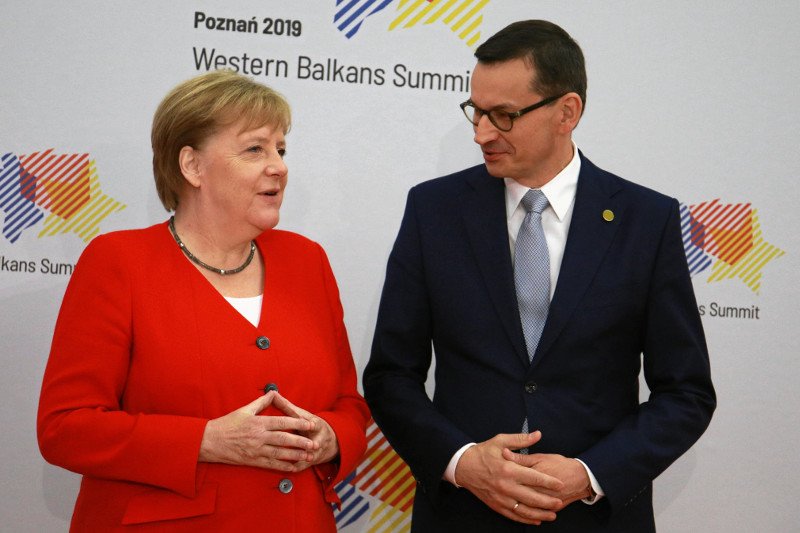 Deutsche Welle: Merkel potwierdza, że dzwoniła do Morawieckiego ws. Szydło.