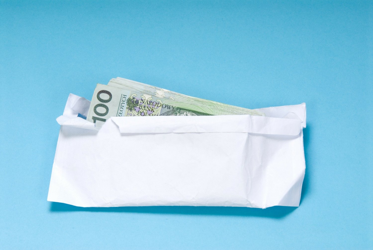 Prezent na 18-stkę. Tyle teraz trzeba dać do koperty. aby było "dobrze".